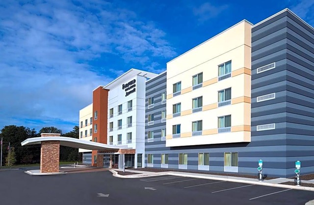 2-Star Hotel ∙ Fairfield Inn & Suites by Marriott Hendersonville Flat Rock