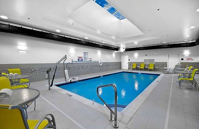 2-Star Hotel ∙ Hampton Inn & Suites - Raleigh Downtown