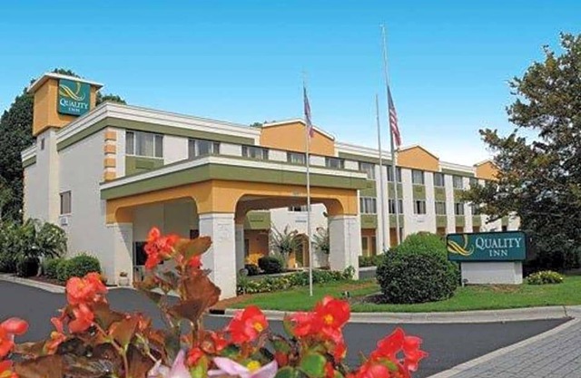 2-Star Hotel ∙ Quality Inn Huntersville near Lake Norman
