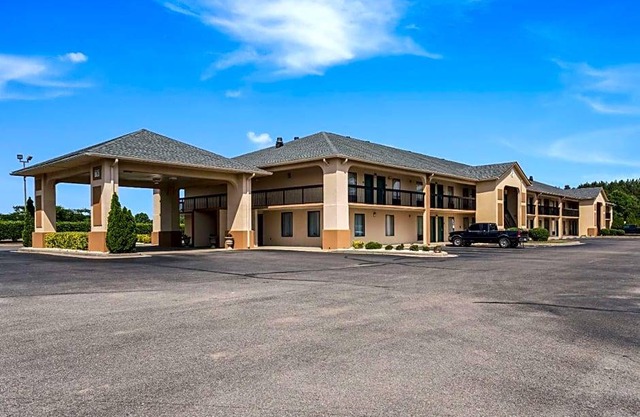 2-Star Hotel ∙ Quality Inn North Battleboro