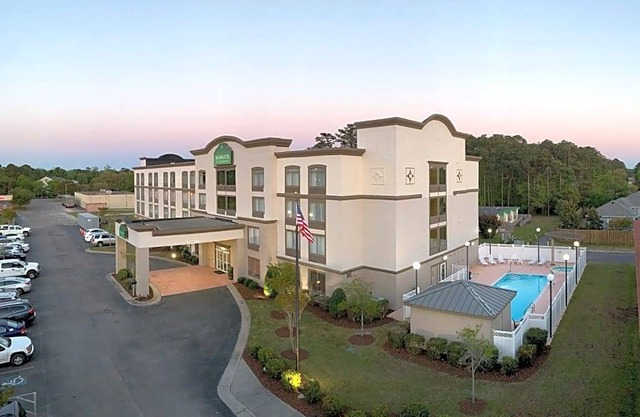 2-Star Hotel ∙ Wingate By Wyndham Southport