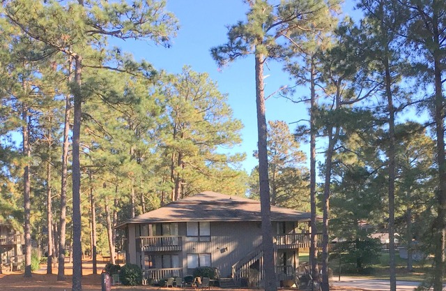 201 Foxkroft Dr. Foxfire Village 2B/2B Sleeps 6 Golf and Swimming Pool