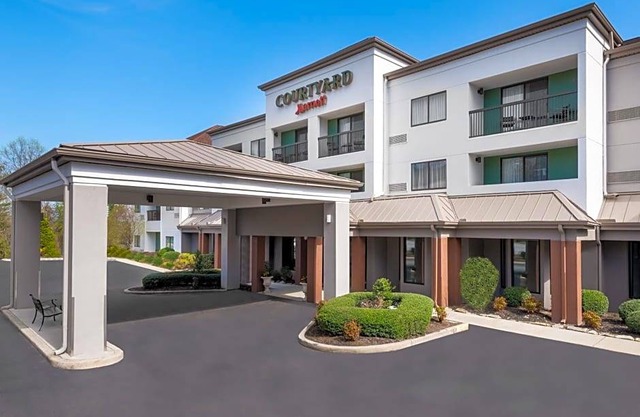 3-Star Hotel ∙ Courtyard Asheville
