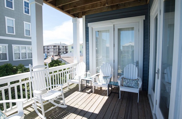 3BRS, Walk to beach, Beautiful views!
