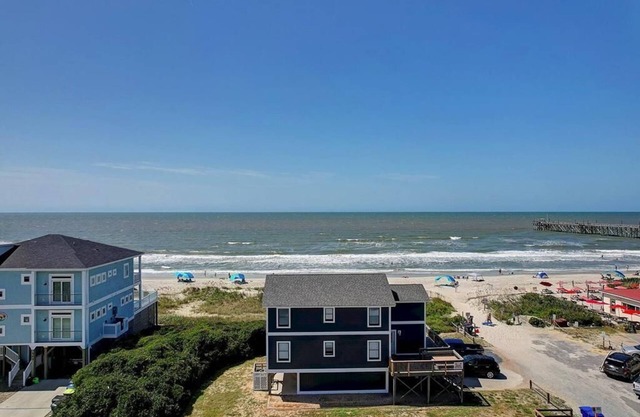 5BR/4BA Home - REMODELED, Oceanfront, Close to Pier, Sleeps 10