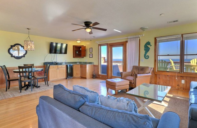 7041 Toes in the Sand Oceanfront Dog Friendly Hot Tub