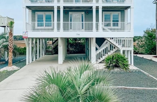 A Beach to Remember - Fantastic 2nd Row Beauty!