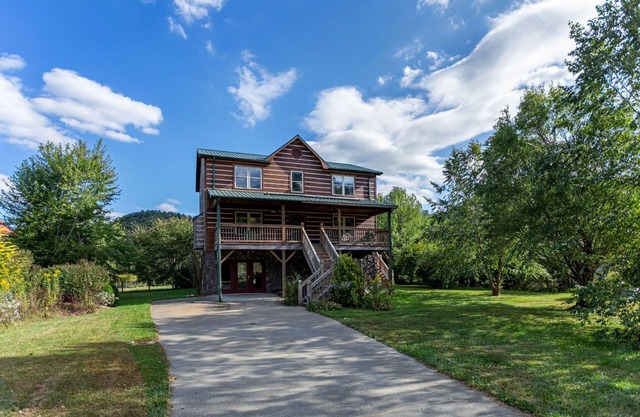 Andrews River Haven - River Front with hot tub-Cozy, Fun for Kids, Pet Friendly!
