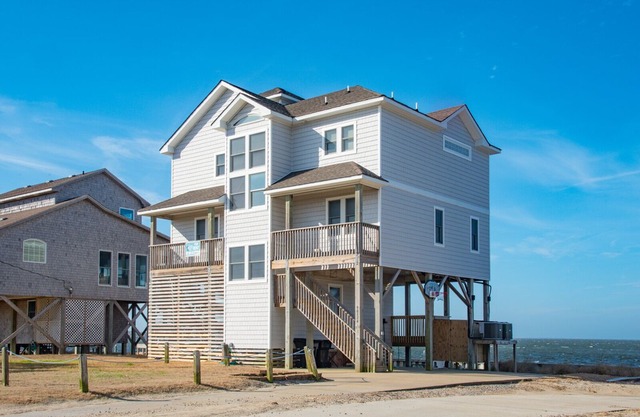 Beach Serendipity Too - Upscale 3 Bedroom SoundFront Home in Frisco