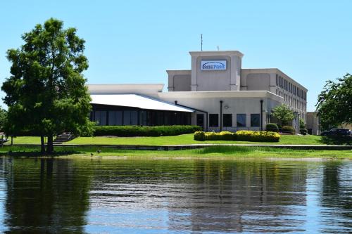 Bridgepointe Hotel Marina 