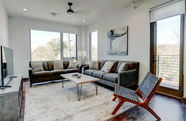 Broadway Loft 320: Downtown Asheville's newest gem, upscale luxury!