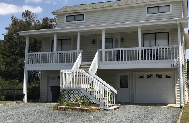 Buckeye's at the Beach - Private Pool, Covered Porch with Rocking Chairs, Steps to Beach!