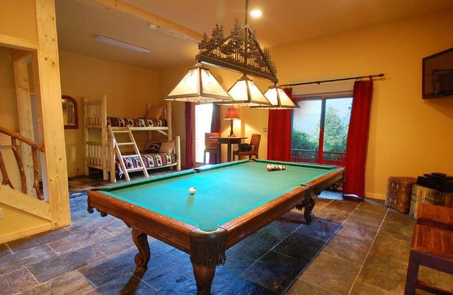 Cabin ∙ 2 bedrooms ∙ 13 guests