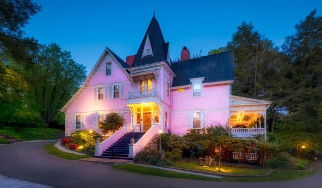 Cedar Crest Inn 
