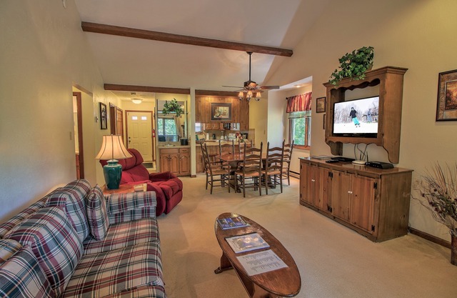 Charming Condo on Sugar w/Access to Clubhouse