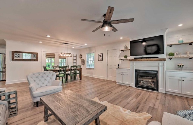 Chic Urban Farmhouse in Historic Dilworth with Patio