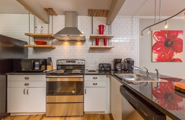 Classy 1BR Steps from WF Hospital - Free Parking