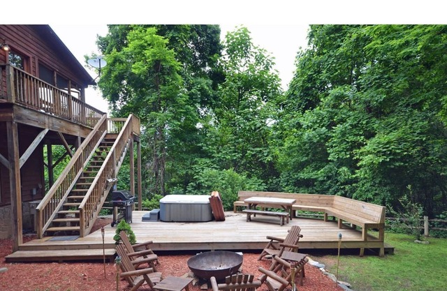 Cloud 8 - Free Estate Tours -Tranquil Family Cabin- Clingman's Dome + Lake Views