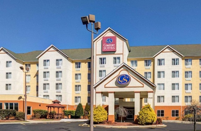 Comfort Suites Airport