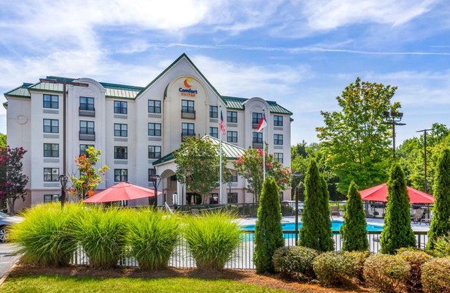 Comfort Suites Hanes Mall