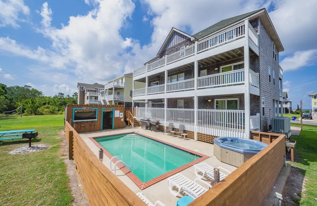 Comfortably Numb - Lovely 7 Bedroom Semi-Soundfront Home in Salvo