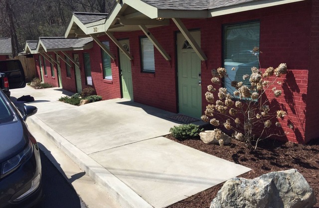 Convenient Location/Newly Renovated/ Asheville NC/303