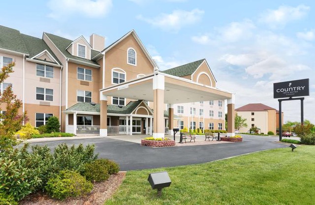Country Inn & Suites by Radisson Burlington Elon NC