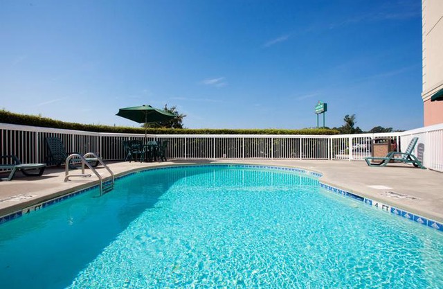 Country Inn & Suites by Radisson Goldsboro NC