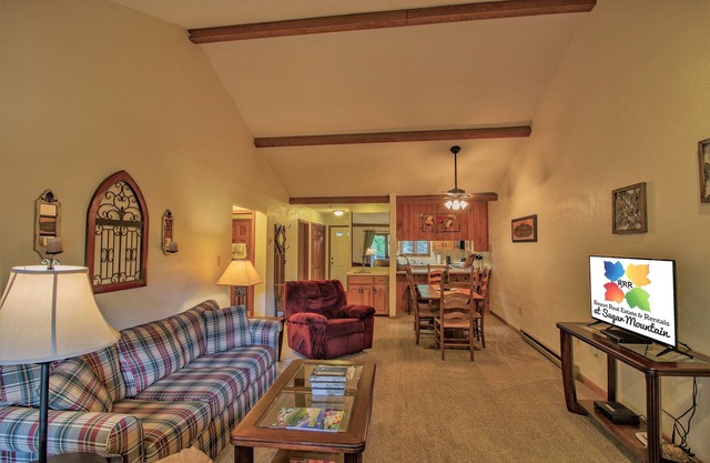 Cozy, Quiet Condo w/Access to Clubhouse