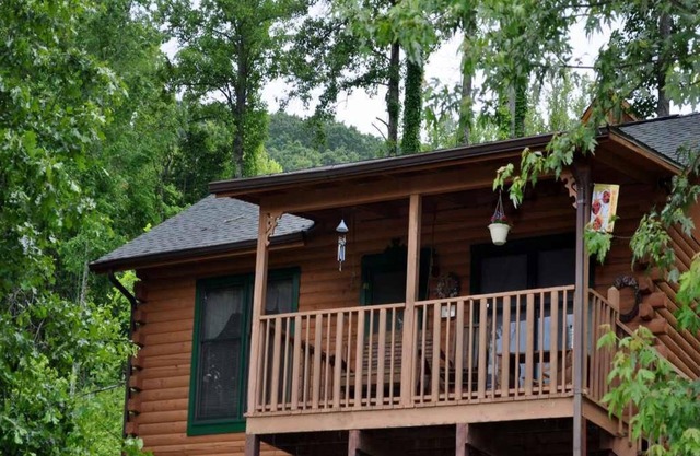 Deer Country Cabins 1 - Long Range View, Dogs OK