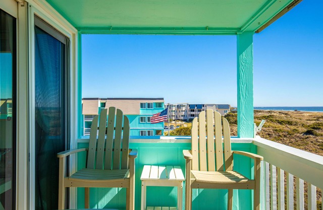 DIRECT OCEANFRONT, UDPATED CONDO WITH AMAZING VIEWS!