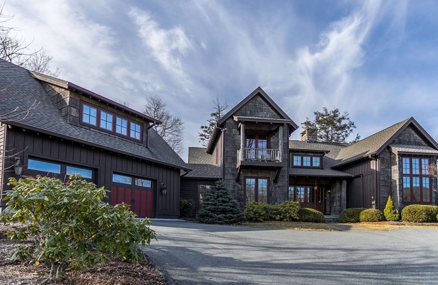 Elk Camp Lodge - Luxury, Hot Tub, Game Room, Outdoor Fireplace