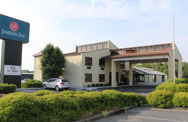 Faremont Inn & Suites Monroe