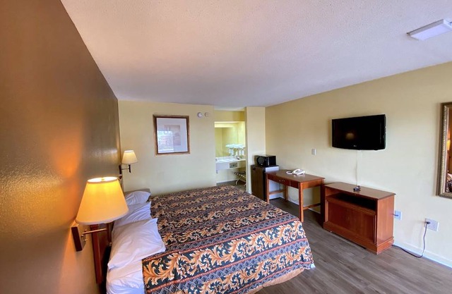 Faremont Inn & Suites Monroe