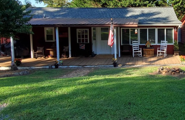 Farmhouse Cabin in the Country