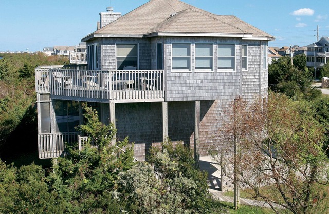 Four-Bedroom Home w/ Private Hot Tub, WiFi, Washer/Dryer & Shared Pool!