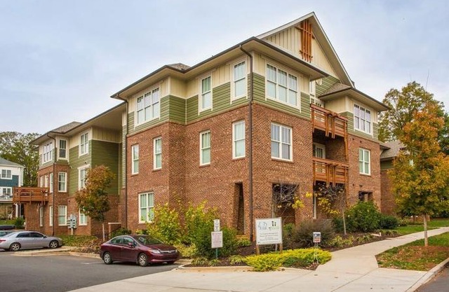 Frontdesk | 708 Summit Wesley Heights Charlotte, Nc