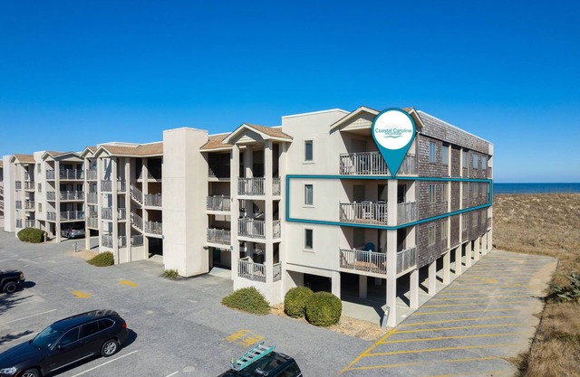Heron Cove 201S-Oceanfront condo, community pool, building elevator, near beach!