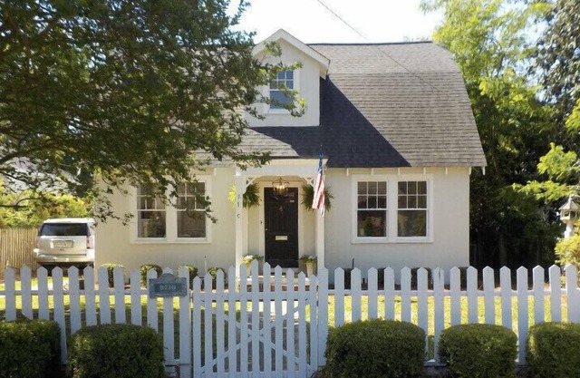 Historic Rental in Beautiful Summerville.