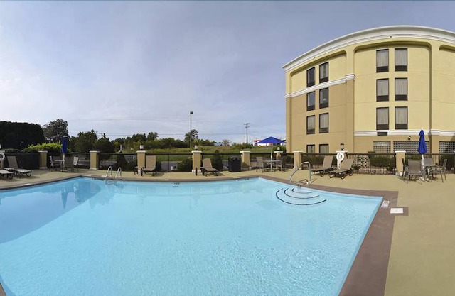 Holiday Inn Express Burlington, an IHG Hotel