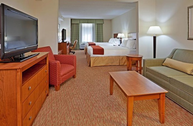 Holiday Inn Express Hotel & Suites Greensboro - Airport Area