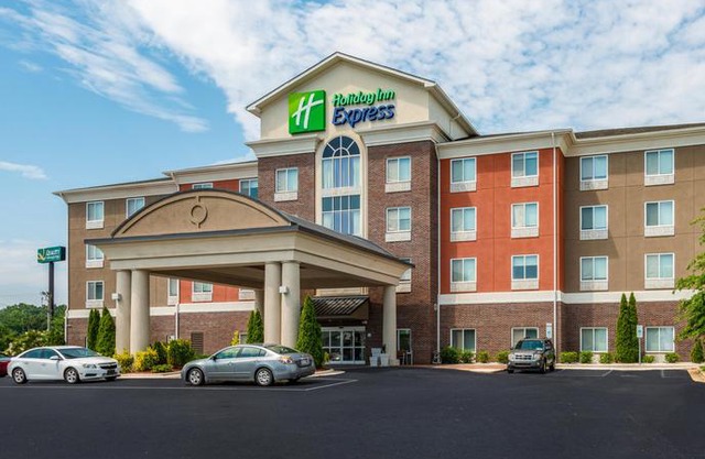 Holiday Inn Express & Suites Statesville