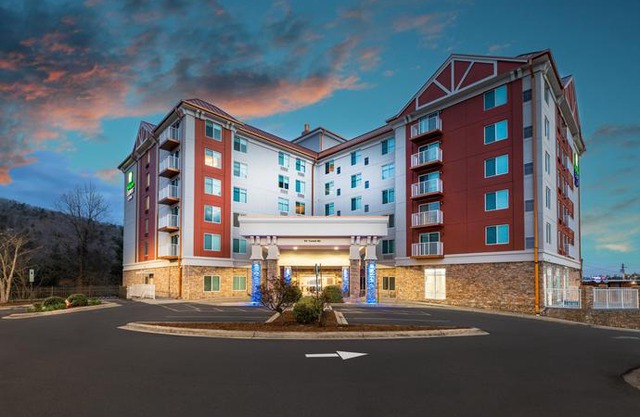 Holiday Inn Express & Suites Asheville Downtown