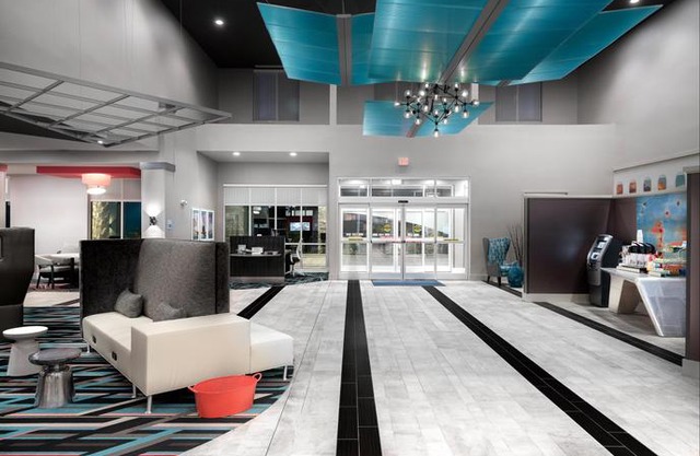 Holiday Inn Express & Suites Charlotte Airport