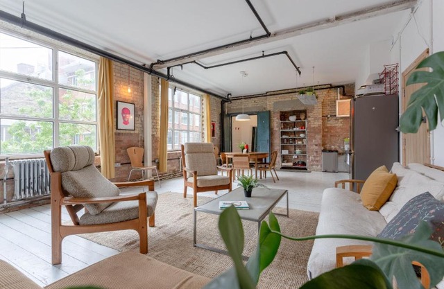 Industrial Open Plan Studio in Hackney