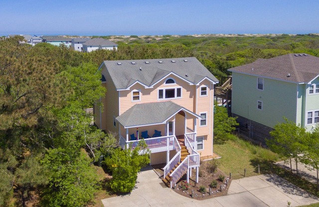 It's Always Sunny In Corolla: Oceanside with a private pool, hot tub, game room