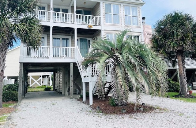 Le Tournesol - Beautiful Ocean & Waterway Views from Large Front Windows!