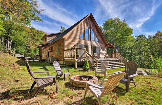 Mtn Chalet with Hot Tub, 2 Mi to Beech Mtn Ski!