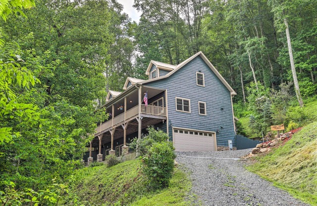 NEW! Laurel Creek Lodge w/ Hot Tub & Creek Access!