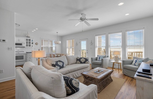 OCEANFRONT, Ocean Club Resort, Heated Pool, Hot Tub. Cleaning & Linens Included!